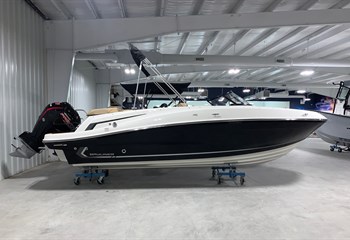 2024 Bayliner VR5 Black/White Boat